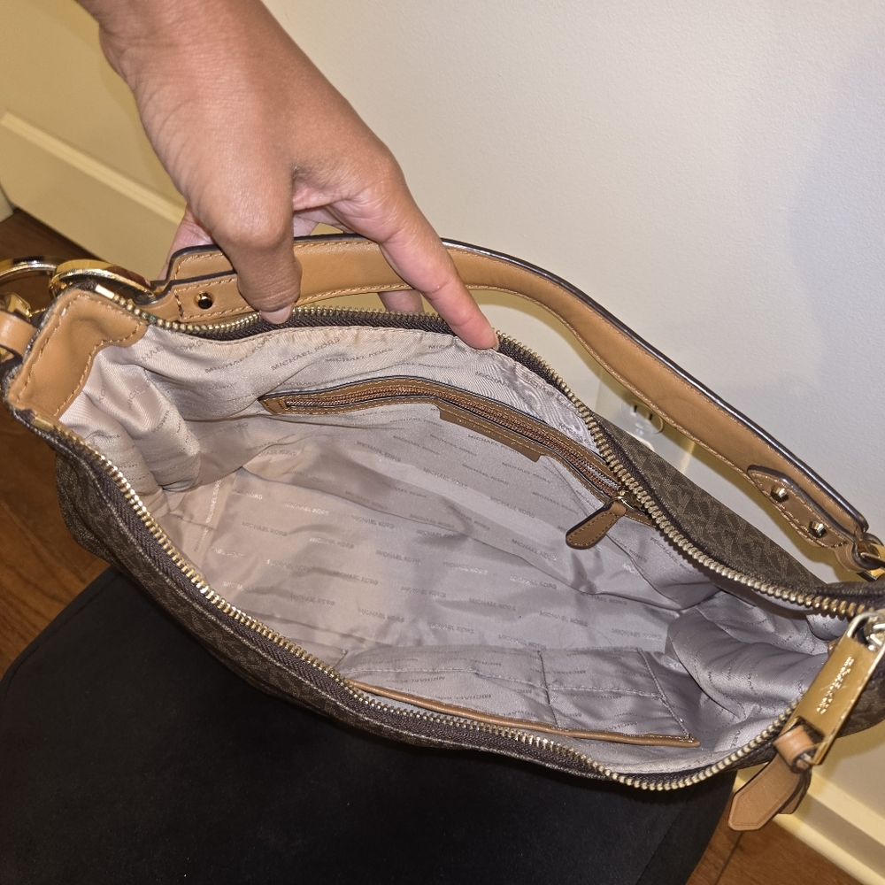 Michael Kors Purse - Picture 8 of 14